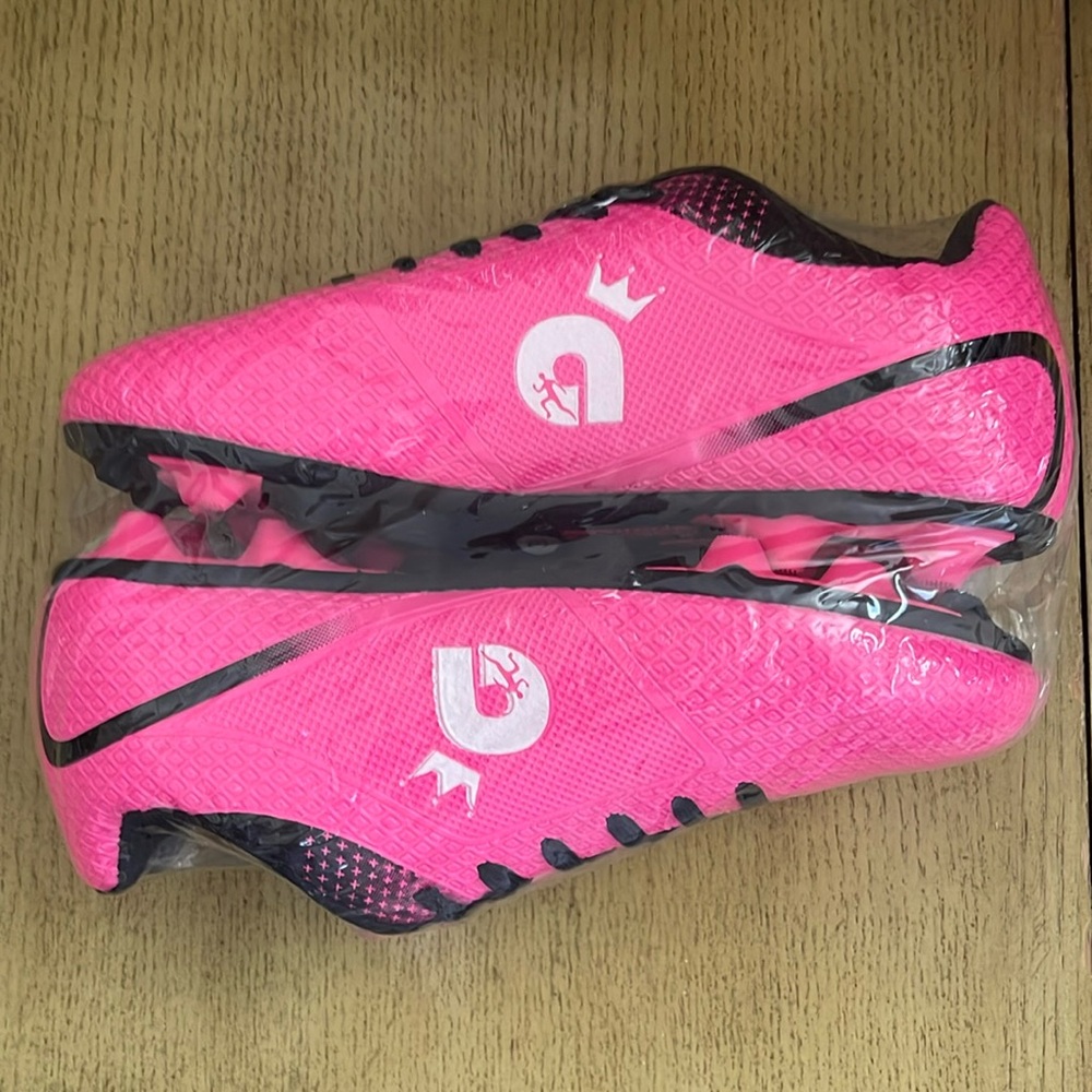 Kids cleats